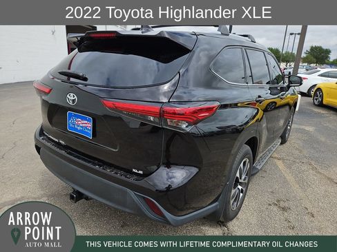 Used 2022 Toyota Highlander XLE FWD image 11