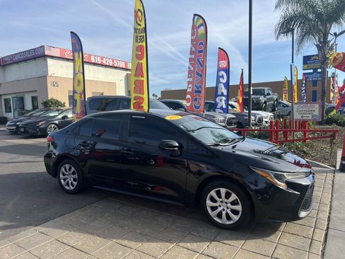 Used 2022 Toyota Corolla LE image 9