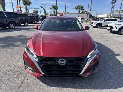 Used 2023 Nissan Altima 2.5 SV w/ SV Premium Package FWD image 3