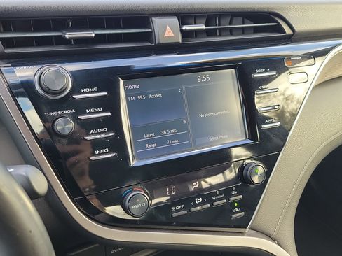 Used 2018 Toyota Camry SE w/ Convenience Package image 31