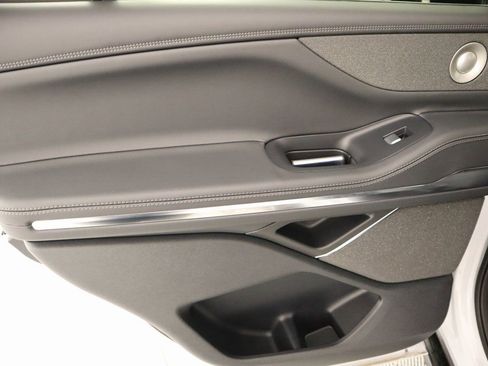 New 2025 Lincoln Navigator Reserve AWD/4WD image 18