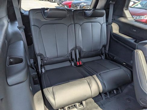 Used 2025 Jeep Grand Cherokee L Limited image 13