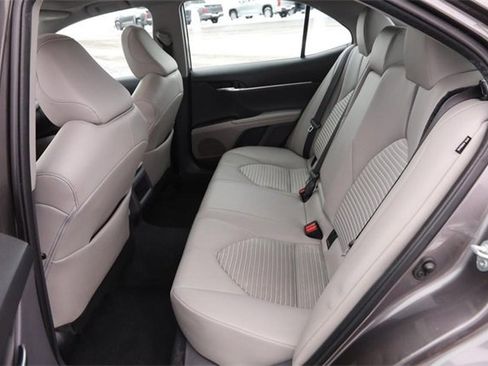 Used 2022 Toyota Camry SE image 10