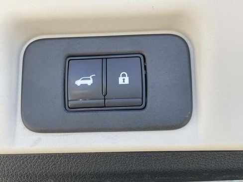 Certified 2023 Nissan Ariya FWD image 11