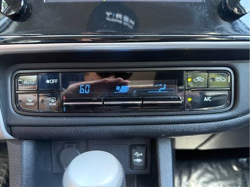 Used 2019 Toyota Corolla LE FWD image 23