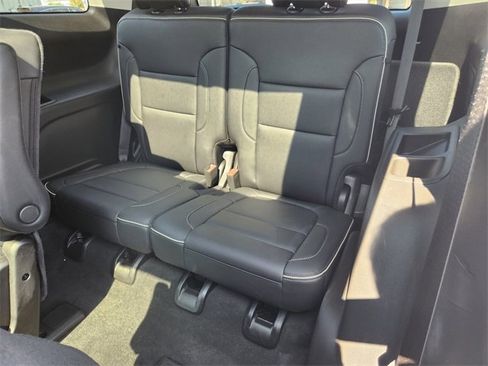 Used 2023 GMC Acadia Denali image 9