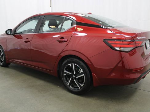 Used 2025 Nissan Sentra SV image 7