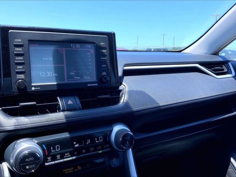 Used 2021 Toyota RAV4 XLE FWD image 35