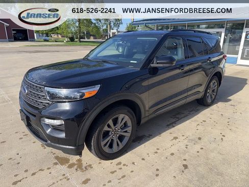 Used 2022 Ford Explorer XLT w/ Equipment Group 202A AWD/4WD image 3