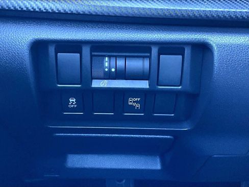 Used 2019 Subaru Crosstrek 2.0i Premium w/ Moonroof Package image 34