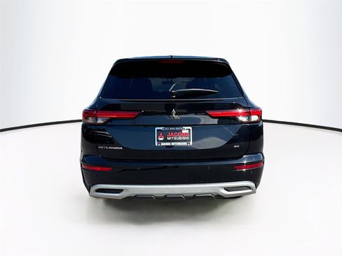 Used 2022 Mitsubishi Outlander SE image 11