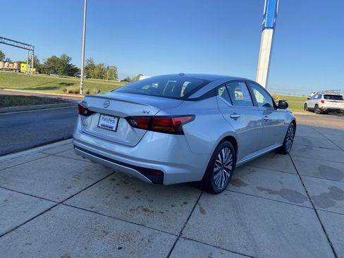 Used 2024 Nissan Altima 2.5 SV image 10