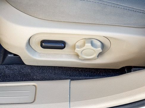 Used 2018 Ford Taurus SE image 20