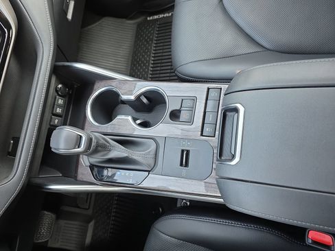 Used 2020 Toyota Highlander Limited FWD image 26