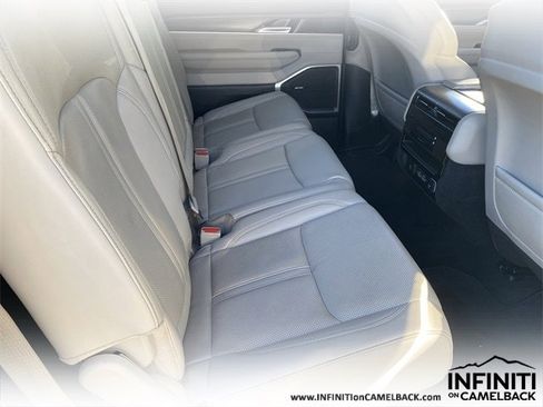 Used 2023 Jeep Wagoneer L Series II image 13