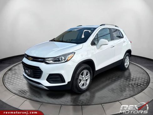 Used 2018 Chevrolet Trax LT w/ LT Convenience Package AWD/4WD image 1