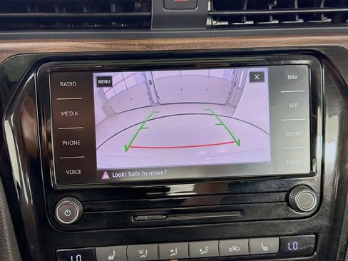Used 2020 Volkswagen Passat 2.0T SEL image 15