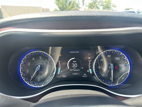 Used 2020 Chrysler Pacifica Limited FWD image 28