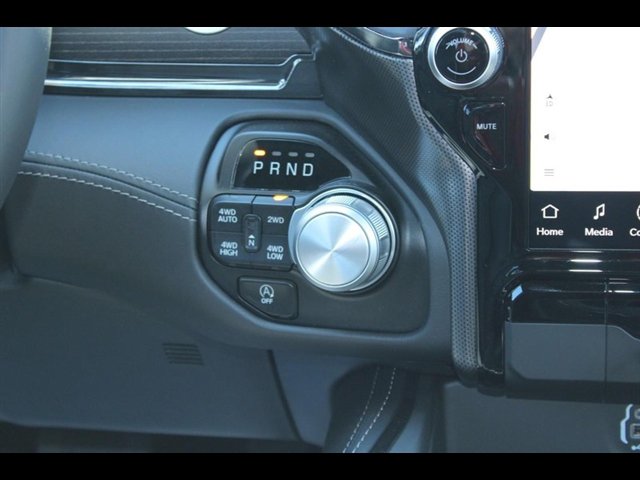 Used 2024 RAM 1500 Limited AWD/4WD image 18