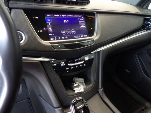 Used 2023 Cadillac XT6 Luxury AWD/4WD image 14