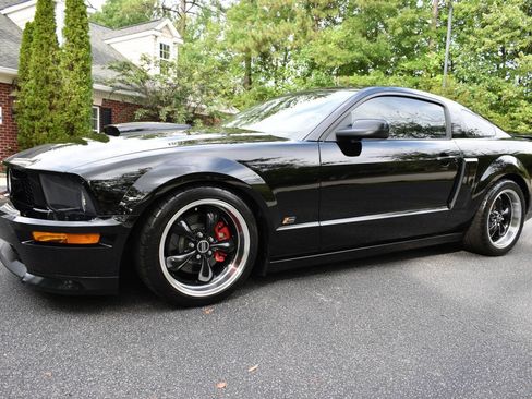 Used 2007 Ford Mustang GT Premium RWD image 2