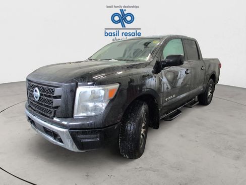 Used 2024 Nissan Titan SV image 2