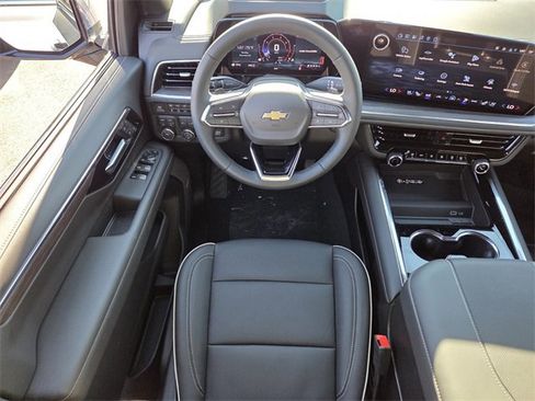 New 2026 Chevrolet Suburban Premier image 8