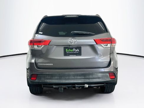 Used 2018 Toyota Highlander LE AWD/4WD image 7