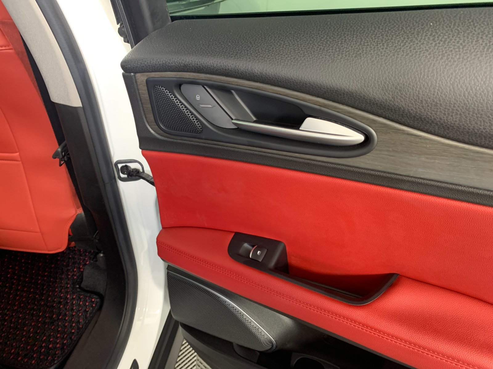 Used 2019 Alfa Romeo Stelvio Ti AWD/4WD image 25