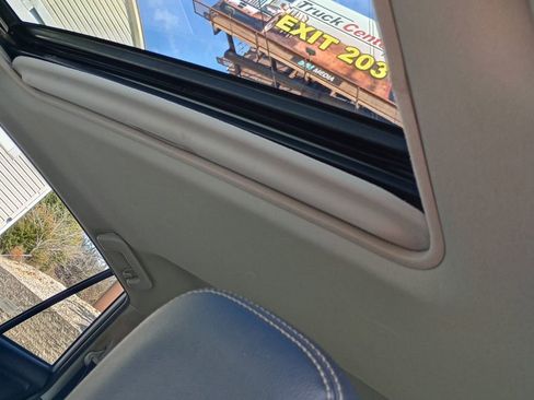 Used 2014 Toyota RAV4 Limited w/ Technology Package image 16