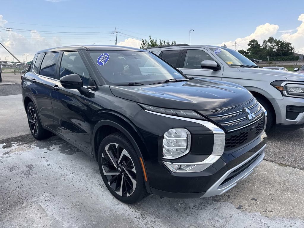 Used 2024 Mitsubishi Outlander SE AWD/4WD image 13