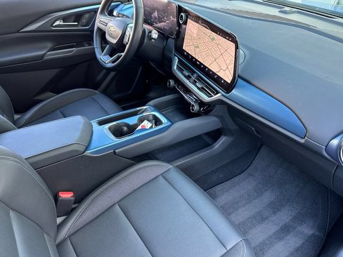 Used 2024 Chevrolet Equinox EV LT FWD image 17