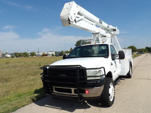 Used 2007 Ford F550 2WD Regular Cab Super Duty image 8