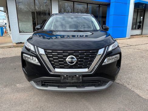 Used 2021 Nissan Rogue SV image 2