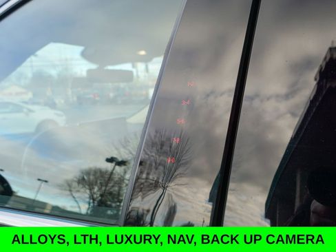 Used 2023 Lincoln Nautilus FWD w/ Premium Package image 9