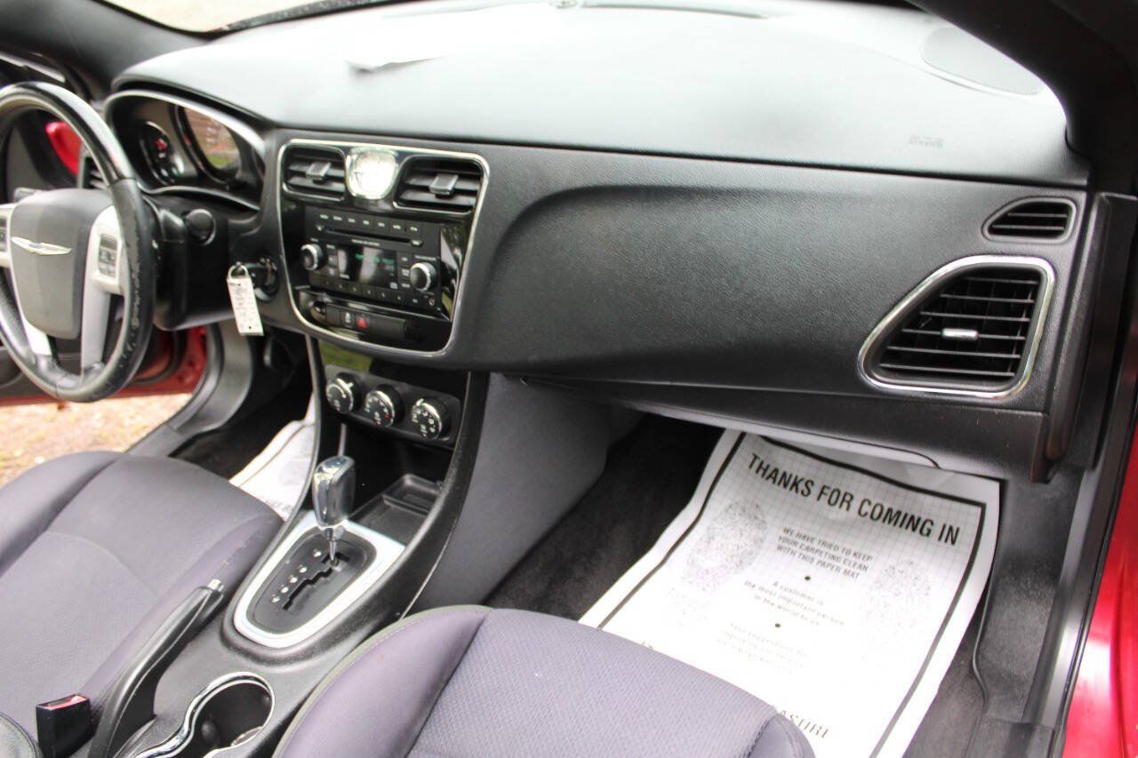 Used 2013 Chrysler 200 Touring FWD image 30