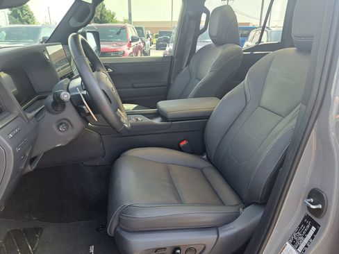 Used 2025 Lexus GX 550 w/ Accessory Package (2T) AWD/4WD image 31