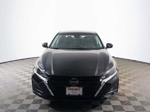 Certified 2023 Nissan Altima 2.5 SV w/ SV Premium Package AWD/4WD image 2