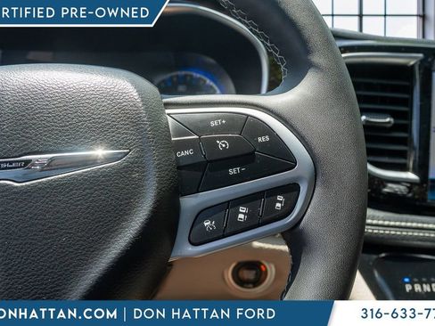 Used 2023 Chrysler Pacifica Limited FWD image 11