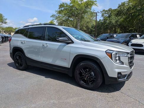Used 2022 GMC Terrain AT4 AWD/4WD image 2