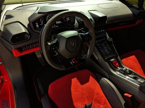 Used 2020 Lamborghini Huracan EVO image 17