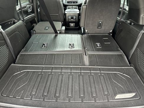 Used 2023 GMC Yukon SLT w/ SLT Premium Package AWD/4WD image 16