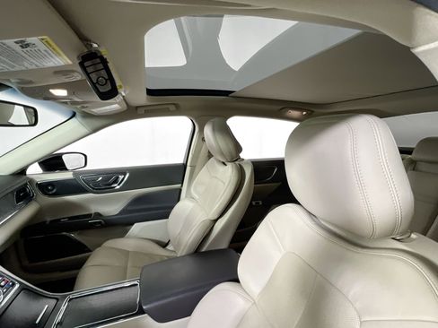 Used 2020 Lincoln Continental AWD w/ Premium Package image 22