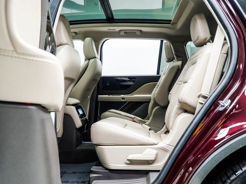 Used 2022 Lincoln Aviator Reserve w/ Elements Package Plus image 38