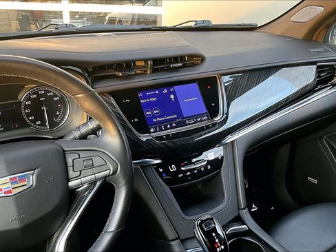 Used 2023 Cadillac XT6 Premium Luxury image 6