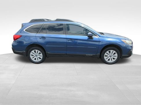 Used 2019 Subaru Outback 2.5i Premium w/ Popular Package #2 AWD/4WD image 6