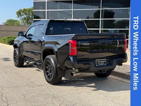 Used 2024 Toyota Tacoma SR5 AWD/4WD image 5