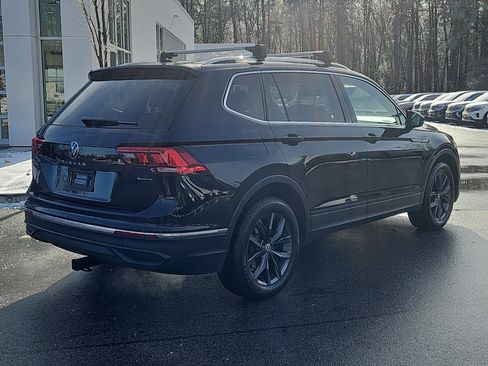 Certified 2022 Volkswagen Tiguan SE image 3