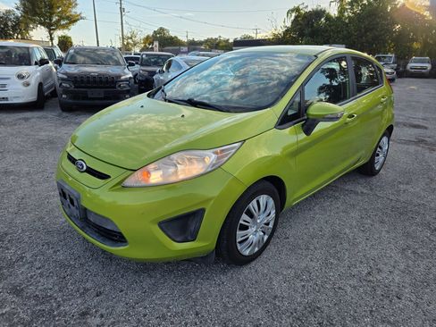 Used 2013 Ford Fiesta SE FWD image 3