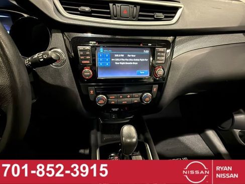 Certified 2016 Nissan Rogue SL w/ SL Premium Package image 30